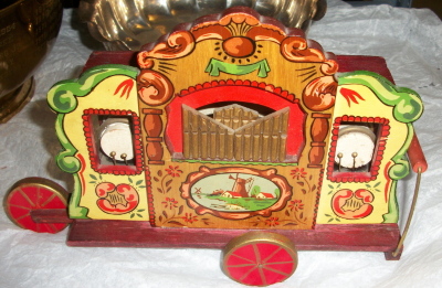 model, street organ